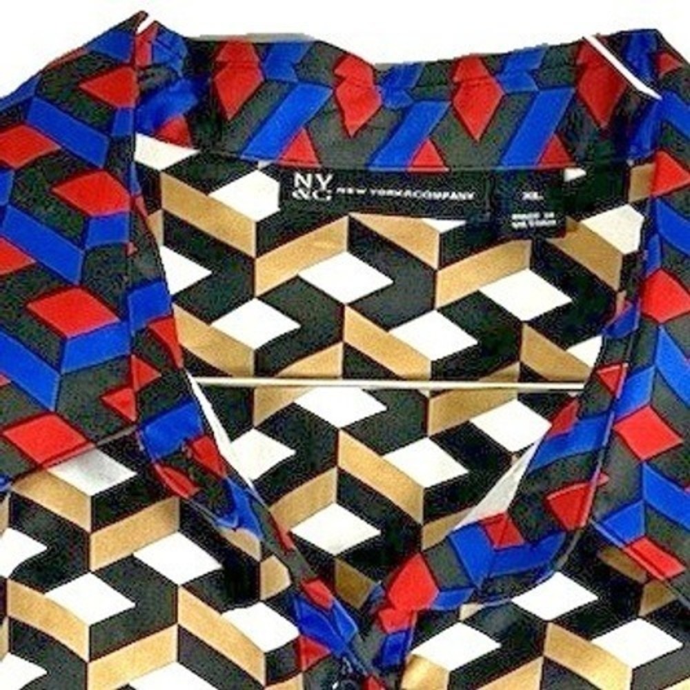 NY&Co New York Company Geometric 3D‎ Cube Print Button Up Blouse Satin Size L